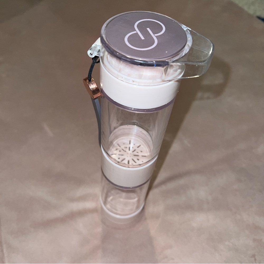 Calia by Carrie Underwood fruit infusion 28oz water bottle